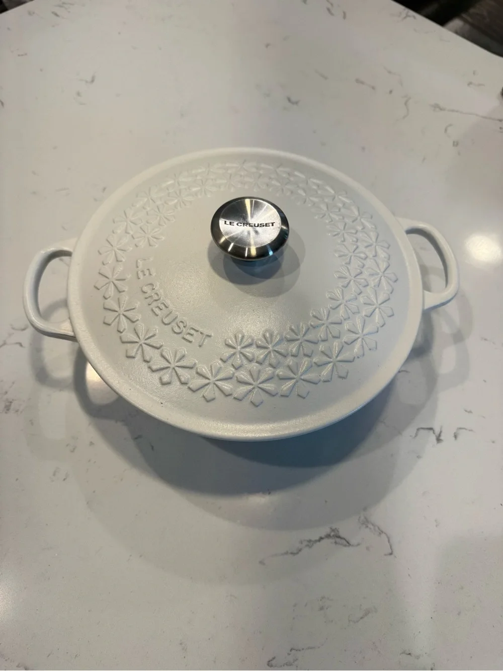 Le Creuset Dutch Oven Marmite Pot Cast Iron Fleur 22cm 2qt limited edition